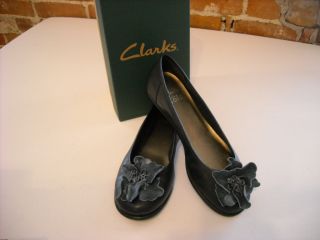 Cute Clarks Navy Leather Flower Ballet Flats 8 5 w New