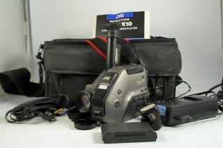 JVC Compact VHS GR AX10 Camcorder wit Bag Charger Video Light