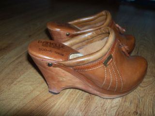VERY CUTE, DANELLE LEATHER WOODEN HEAL CLOG WOMEN 5 1/2 EUC MADE IN