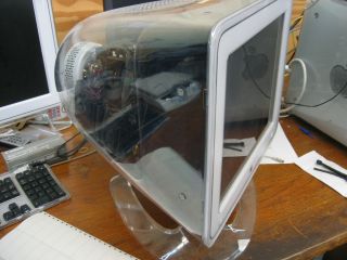 Apple Studio Display M7768 17 inch CRT Flat Monitor