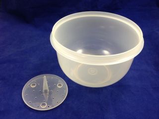 Tupperware Lettuce Keeper Container with Blue Domed Lid & Clear Spike