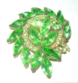 VINTAGE WEISS SIGNED LARGE GREEN PRETTY RHINESTONE BROOCH PIN
