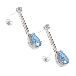  pair of drop earrings are beautiful and sophisticated. The earrings