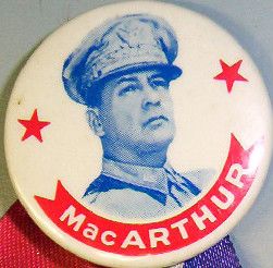 GENERAL DOUGLAS MacARTHUR 1940s WWII WW2 PINBACK BUTTON RED WHITE BLUE