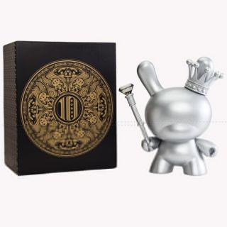 Kidrobot 8 Silver King Dunny by Tristan Eaton 300 10 Year