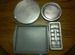 DUNCAN HINES COOKIE SHEET.. DUTCH OVEN PIE PANWEST BEND PIZZA PAN