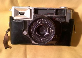 Vintage 35 mm Yashica Flash O Set Model Camera 40mm Lens