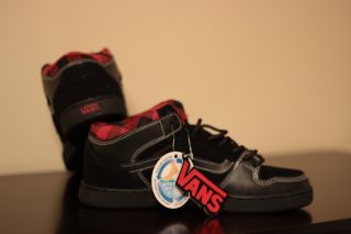 New in Box Vans Mens Edgemont Black Red Plaid Skate Shoes Size 8 0