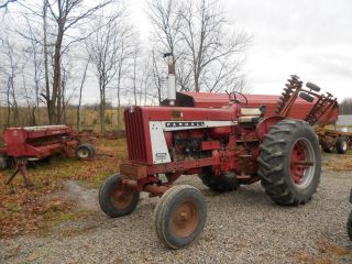  806 International Farmall Farm Tractor