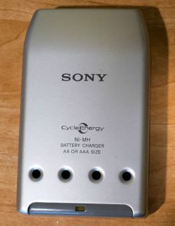 SONY Cycle Energy Ni MH Battery Charger AA AAA BCG 34HC batteries