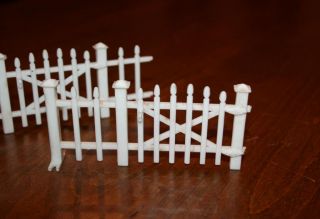 lot of plasticville white picket fence gates o scale contents