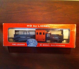 Lionel HO 0039 Motorized Track Cleaning Car With Original Box, Bottle