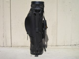  golf bag has noticable scrapes on it, but other than that, this golf