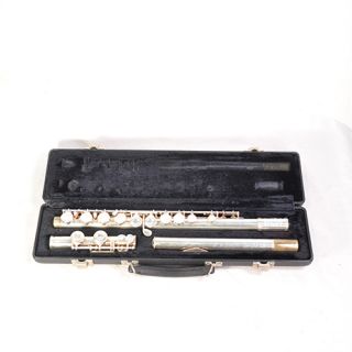 this is a previously owned gemeinhardt 22sp flute w case the flute is
