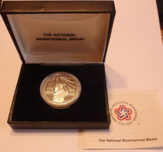 Beautiful US Mint 1976 Silver National Bicentennial Medal w Box COA