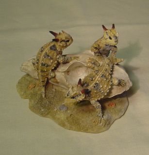 Horned Lizards Toads Frogs on A Coyote Skull Figurine Texas Souvenir
