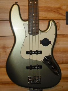 Fender® American Standard Jazz Bass® 2012 Jade Pearl Metallic w Case