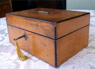 Antique Hardwood Locking Jewelry Box w Removable Tray