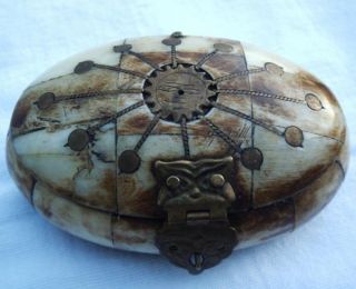  Carved Trinket Jewelry Box   Brass Hinged Sun Rays Owl Clasp Ox Bone