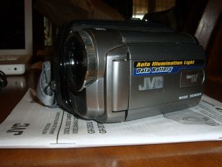 JVC GR D850U Mini DV Camcorder w Original Accessories 99 Cents