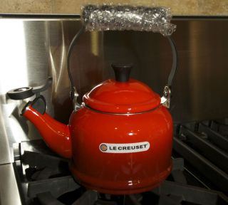 Le Creuset CHERRY RED Whistling Teapot Kettle 1 25 QT NEW IN BOX Demi
