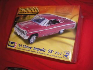 1964 CHEVY IMPALA SS LOWRIDER 2N1 ( SEALED ) REVELL