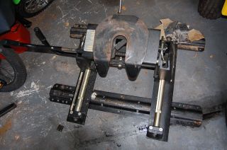 Curt Manufacturing E5 16515 5th Wheel Roller Hitch