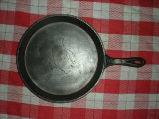 Unmarked 8 Cast Iron Griddle with Handle and Gate Mark Raised N