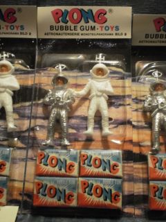 VINTAGE SPACE TOY CHEWING GUM ON CARD NOS 1968