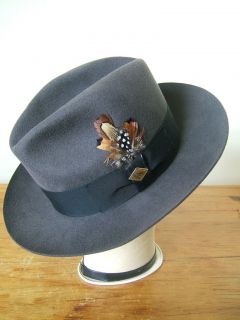 Vintage Mens Stacy Adams Size Small Brown Feather w/SA Attachment Hat
