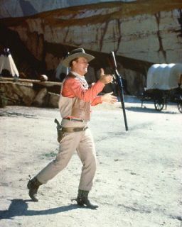 John Wayne as Cole Thornton in El Dorado 24X30 Poster running with gun