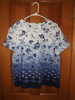 PULLOVER TOP BY ALFRED DUNNER  SZ 1X SHT SLVE BLUE/WHIT​E W/ GEMS