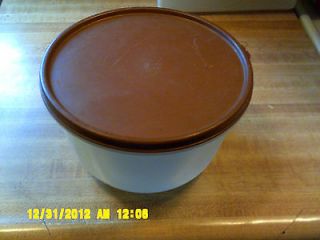 Tupperware 8 1/2 Cup Bowl With Brown Lid