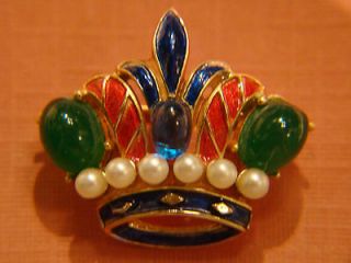 CROWN TRIFARI BLUE AND GREEN JELLY BELLY CROWN PIN WITH PEARLS