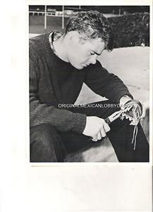 ERNIE SHELTON ADJUSTING HIS BEAR TRAP SHOE PHOTO 1957