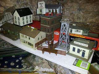 listed HO Scale Building Lot 8 Buildings and a Girder Bridge + Parts