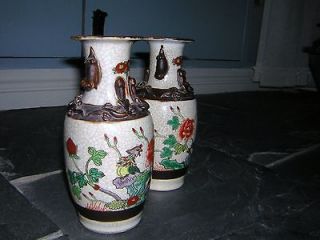 PAIR OF ANTIQUE EARLY 20TH CENTURY CHINESE FAMILLE ROSE VASES WITH