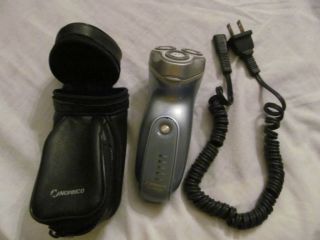 NORELCO REFLEX PLUS 6863XL ELECTRIC CORDLESS SHAVER, CHARGER & CASE