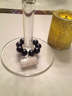 HANDMADE BEADED WINE GLASS JEWELRY WITH YEAR 2013 CHARM #213 CHARCOAL