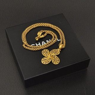 Chanel Gold Tone Chain Necklace With CC Logo Clover motif Pendant