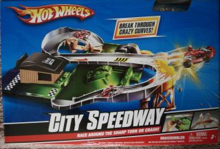 Hot Wheels City Speedway Play Set Car Garage Track Lifts Scanner Crash