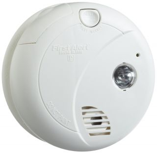 First Alert SA720CN Smoke Alarm, 9V Battery Powered amp; Photoelectric w/ Escape Light