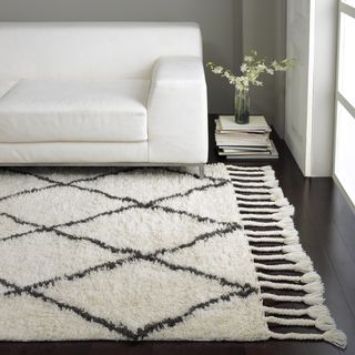Nuloom Hand knotted Moroccan Trellis Natural Shag Wool Rug (5 X 8)